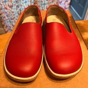 El Naturalista - El Viajero red slip on leather flats